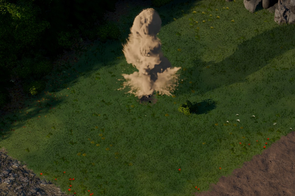 Ein schwerer Granateneinschlag auf einer Wiese wirft eine hohe Säule aus Erde und Staub auf, die Sonne beleuchtet sie von der Seite, unten spritzen Erdstrahlen nach außen.